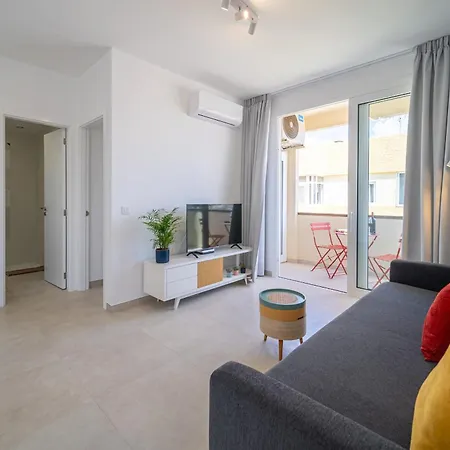 Greta, Cocqueto En Daire