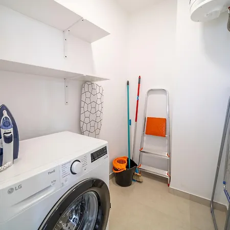 Greta, Cocqueto En Apartamento