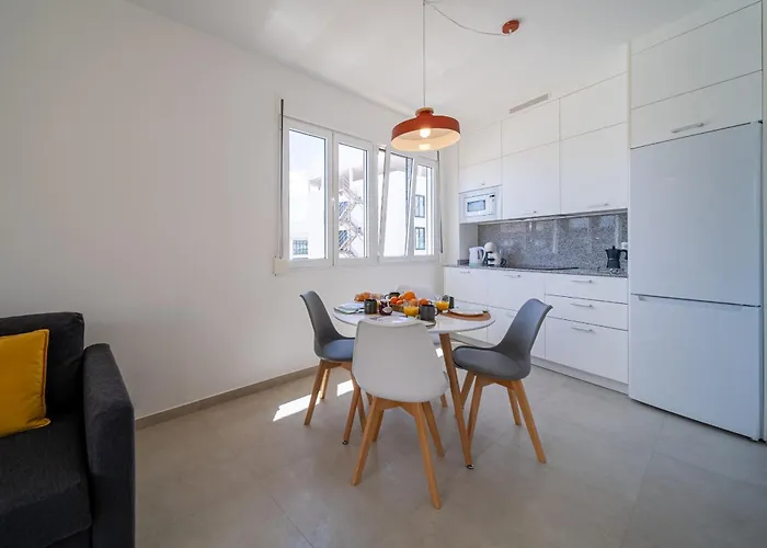 Greta, Cocqueto En דירה