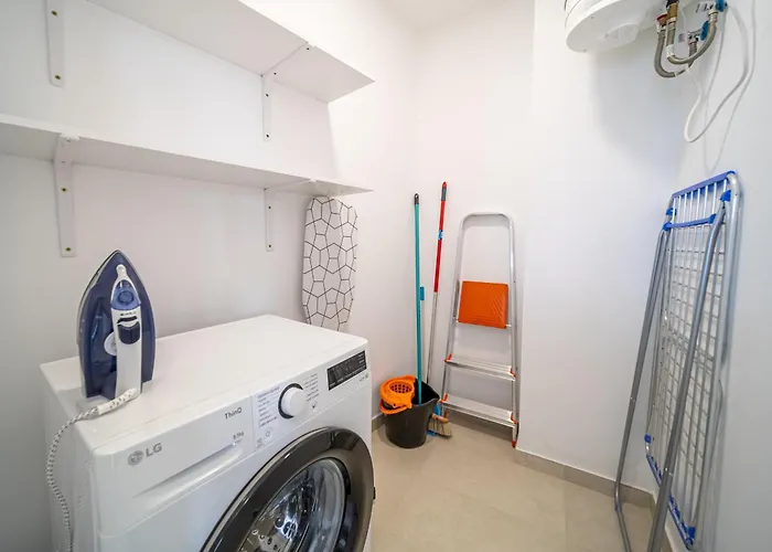 Greta, Cocqueto En דירה