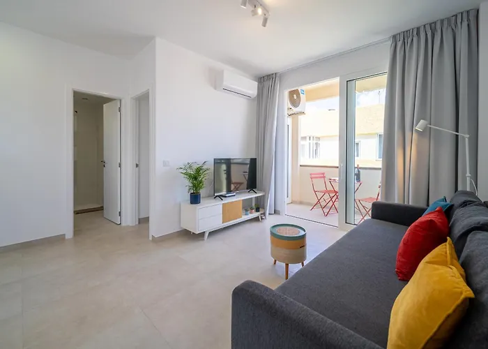 Greta, Cocqueto En דירה